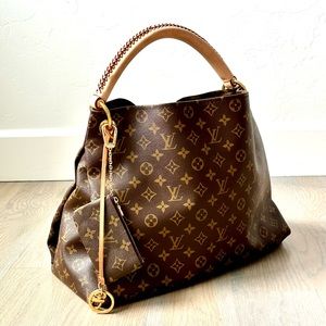 LIKE NEW Louie Vuitton Artsy mm bag with coin purse, box, dust bag and receipt